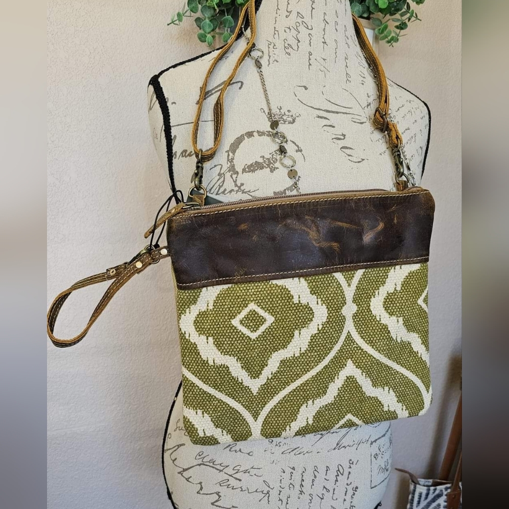 Myra crossbody